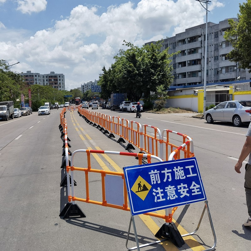 PVC barrière de sécurité de la circulation en plastique, barrière d 'isolation sur chantier, barrière routière fabriquée en Chine